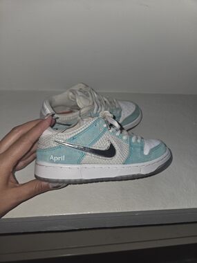 Nike Kids' Low-Top Sneakers in Teal and White